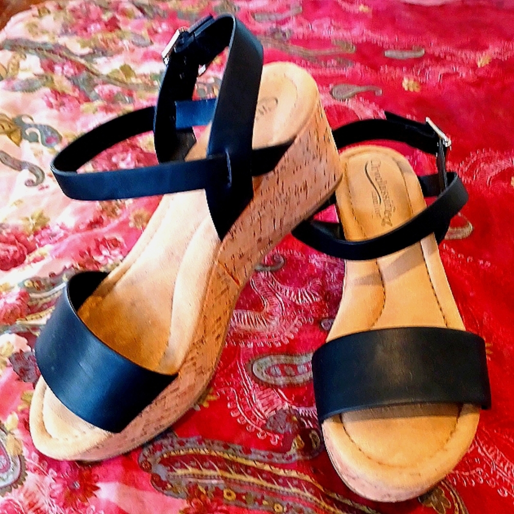 Cork Sole Wedge Sandals Black Vegan Leather Straps Worn Once! Women's 8